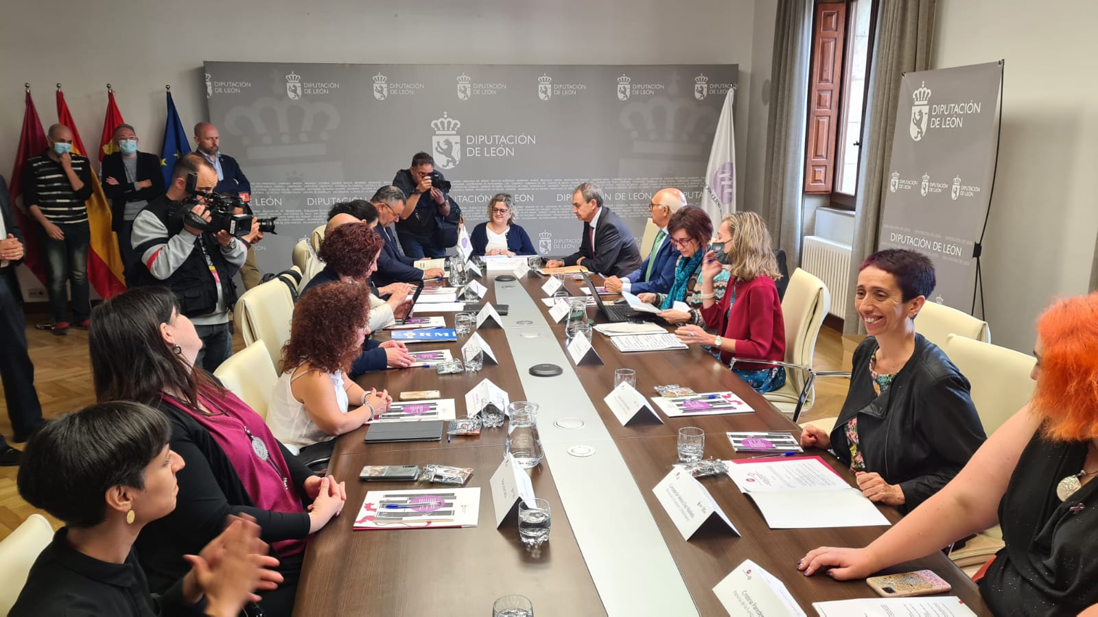 Fotos: Zapatero preside la reunión de Cermi Mujeres en León