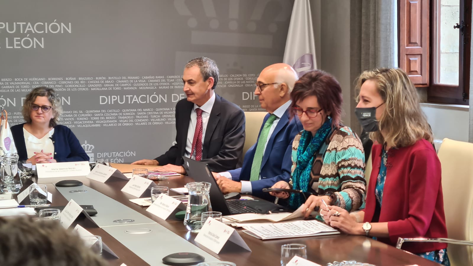 Fotos: Zapatero preside la reunión de Cermi Mujeres en León