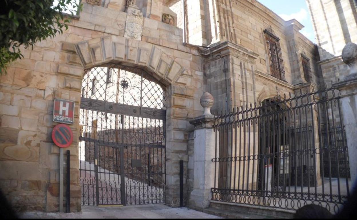 La falta de equipo de enfermeros es una de las quejas de los familiares de residentes. 