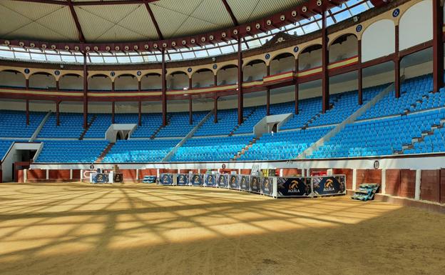 Imagen. La Plaza de Toros se prepara para acoger el concierto de Camela