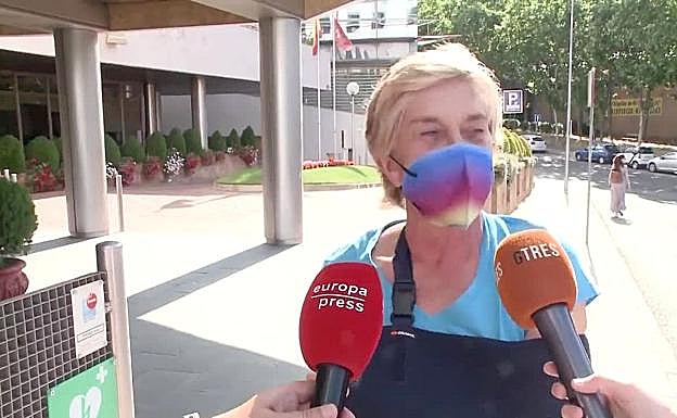 La colaboradora de 'Sálvame' sufrió una aparatosa caída que acabó en rotura de radio.