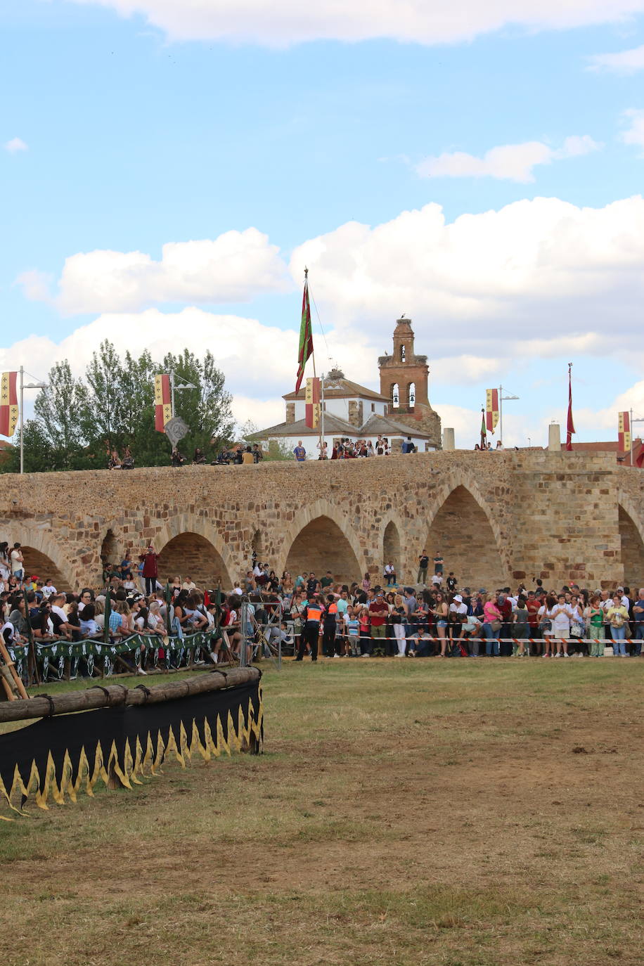 El palenque volvió a cobrar vida y se empapó de caballeros dispuestos a dar batalla ante el Passo Honroso de Hospital de Órbigo.