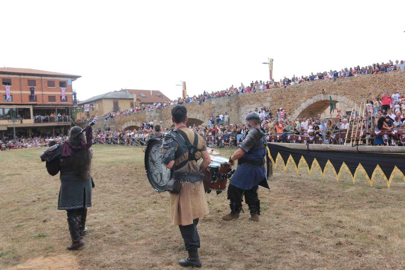 El palenque volvió a cobrar vida y se empapó de caballeros dispuestos a dar batalla ante el Passo Honroso de Hospital de Órbigo.