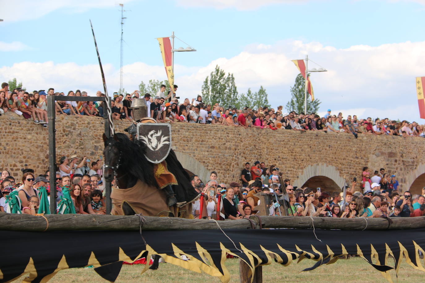 El palenque volvió a cobrar vida y se empapó de caballeros dispuestos a dar batalla ante el Passo Honroso de Hospital de Órbigo.