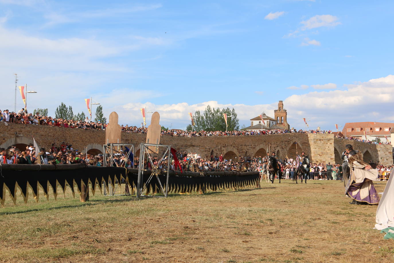 El palenque volvió a cobrar vida y se empapó de caballeros dispuestos a dar batalla ante el Passo Honroso de Hospital de Órbigo.