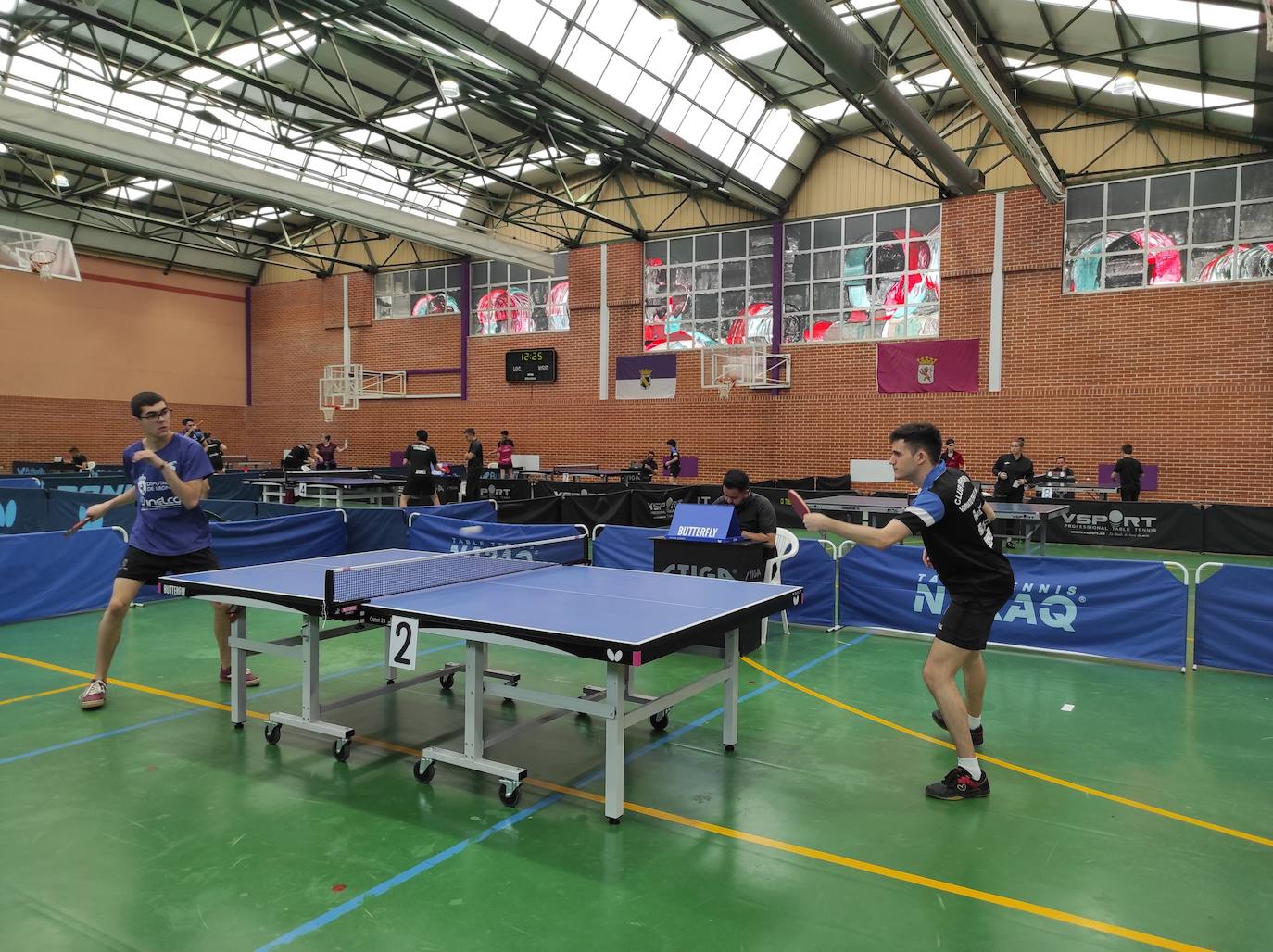 Torneo de tenis de mesa en la localidad de Valencia de Don Juan.