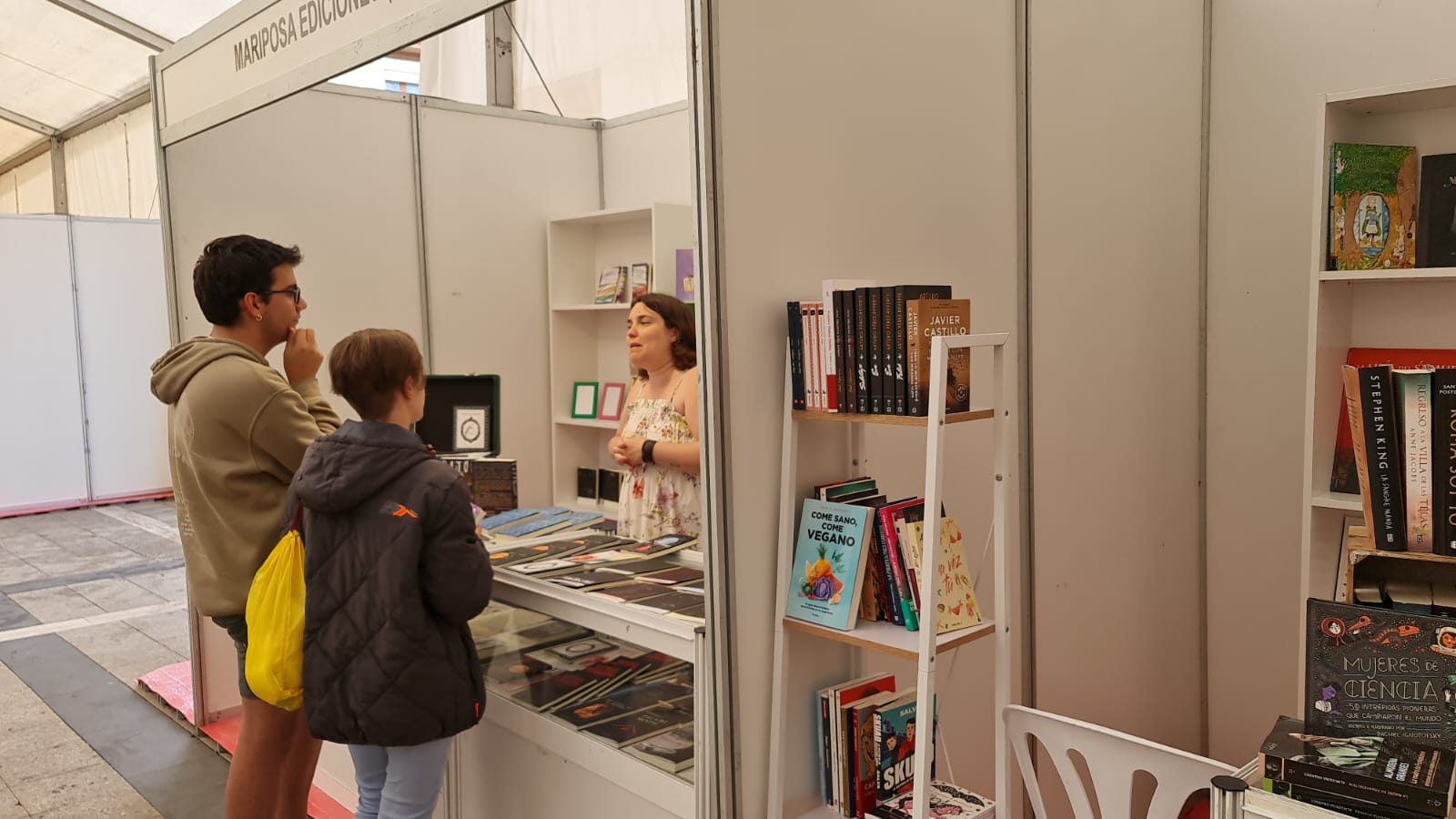 Fotos: Feria del Libro en La Bañeza