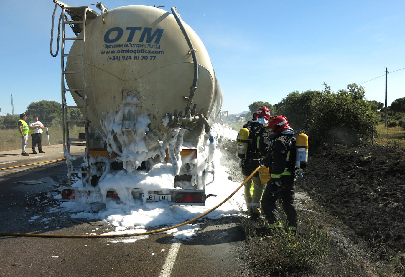 Incendio de un camión cargado de Wollastonita en El Bodón(Salamanca).