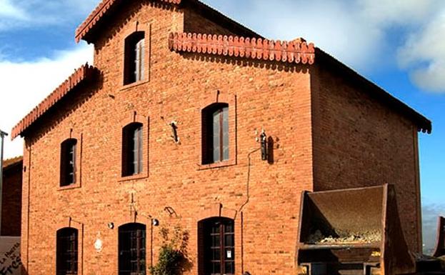 Antigua estación de tren de Fresno de la Vega.