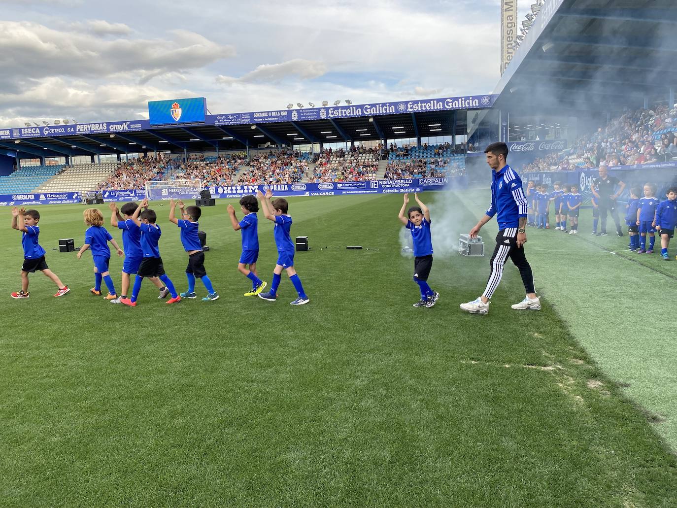 La SD Ponferradina celebra una gran fiesta en el estadio de El Toralín para conmemorar sus cien años de vida. 