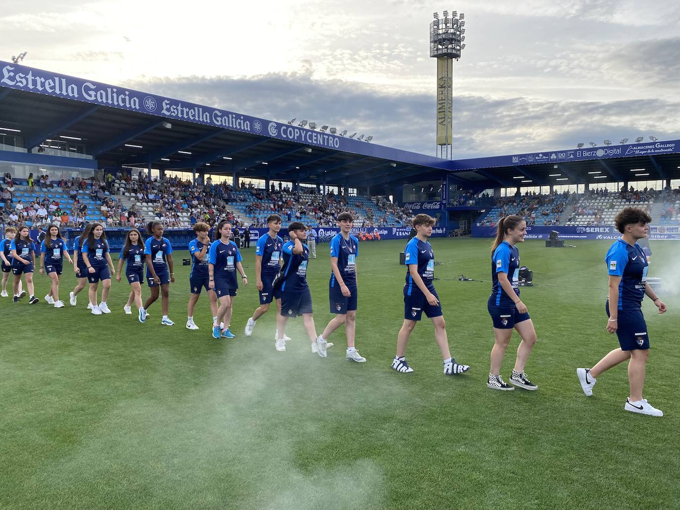 La SD Ponferradina celebra una gran fiesta en el estadio de El Toralín para conmemorar sus cien años de vida. 