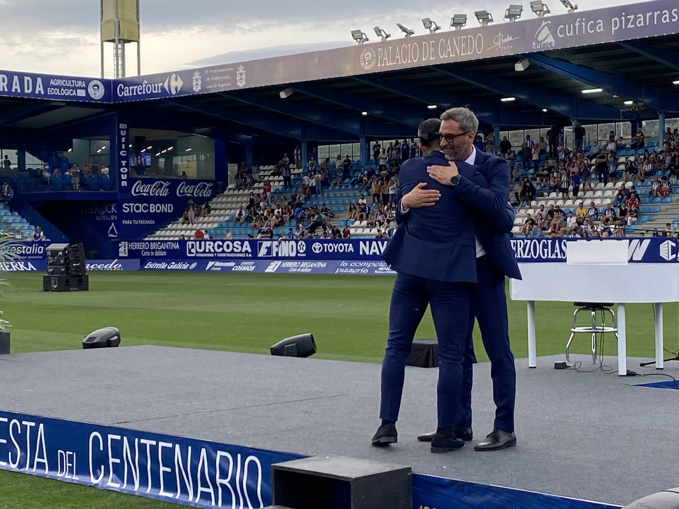 La SD Ponferradina celebra una gran fiesta en el estadio de El Toralín para conmemorar sus cien años de vida. 