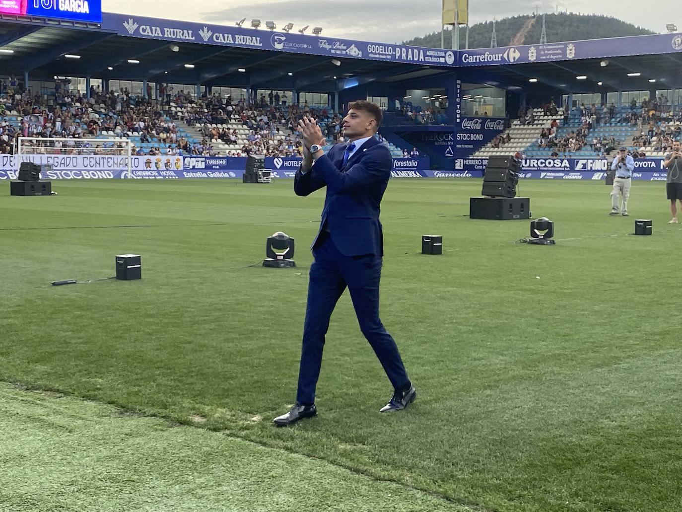 La SD Ponferradina celebra una gran fiesta en el estadio de El Toralín para conmemorar sus cien años de vida. 