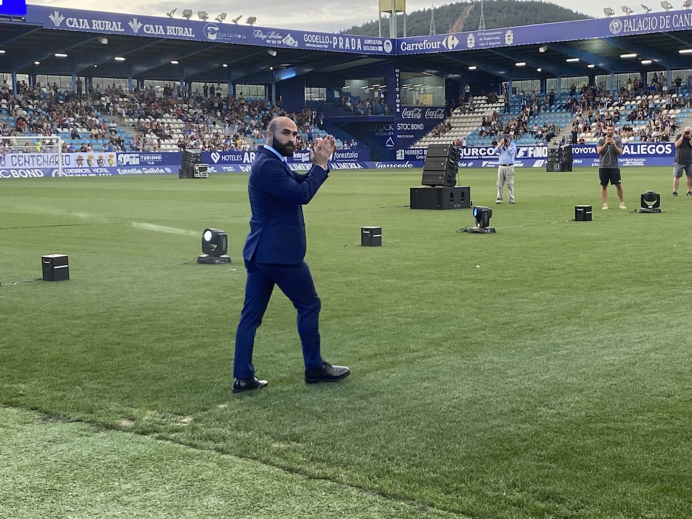 La SD Ponferradina celebra una gran fiesta en el estadio de El Toralín para conmemorar sus cien años de vida. 