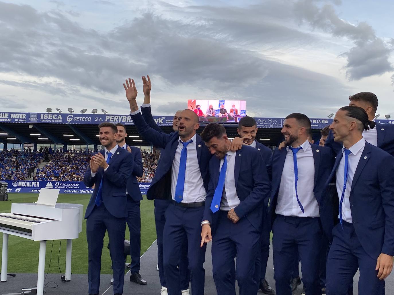 La SD Ponferradina celebra una gran fiesta en el estadio de El Toralín para conmemorar sus cien años de vida. 