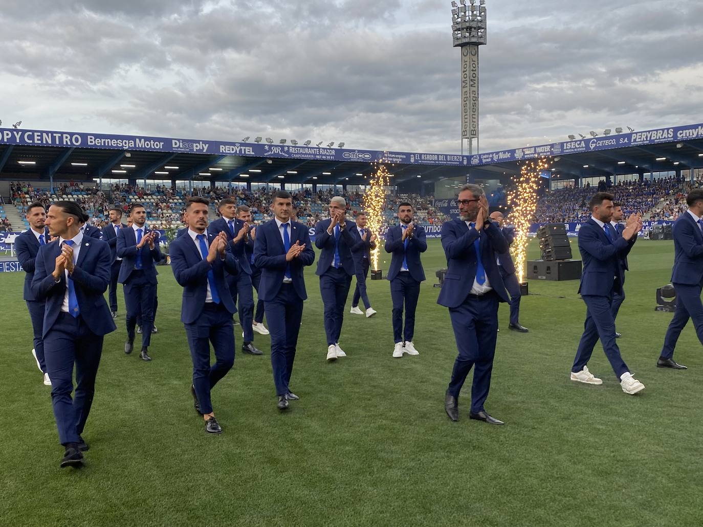 La SD Ponferradina celebra una gran fiesta en el estadio de El Toralín para conmemorar sus cien años de vida. 