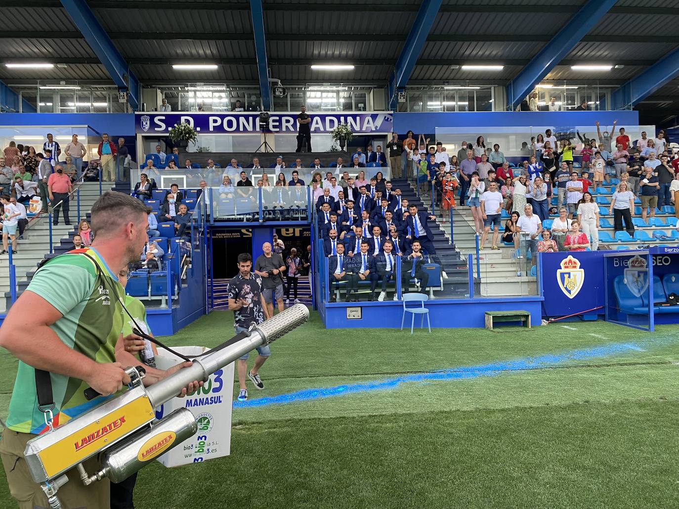 La SD Ponferradina celebra una gran fiesta en el estadio de El Toralín para conmemorar sus cien años de vida. 