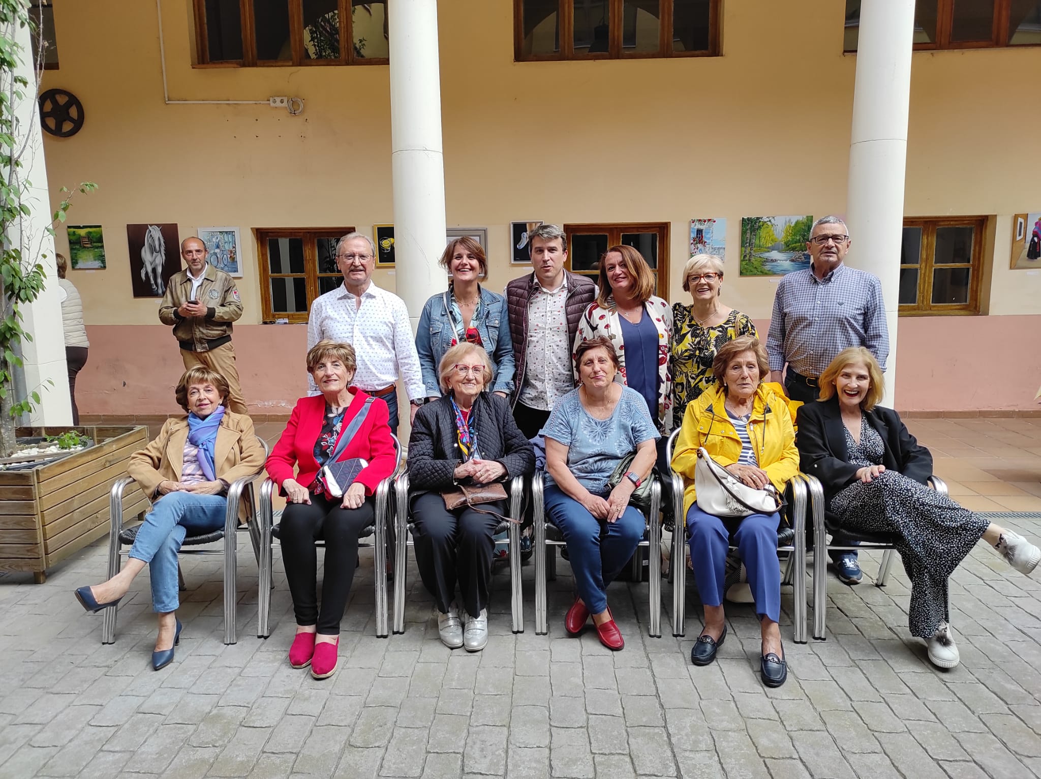 Los alumnos de la Escuela de Pintura del Recreo exponen en el Patio de su sede social en San Marcelo