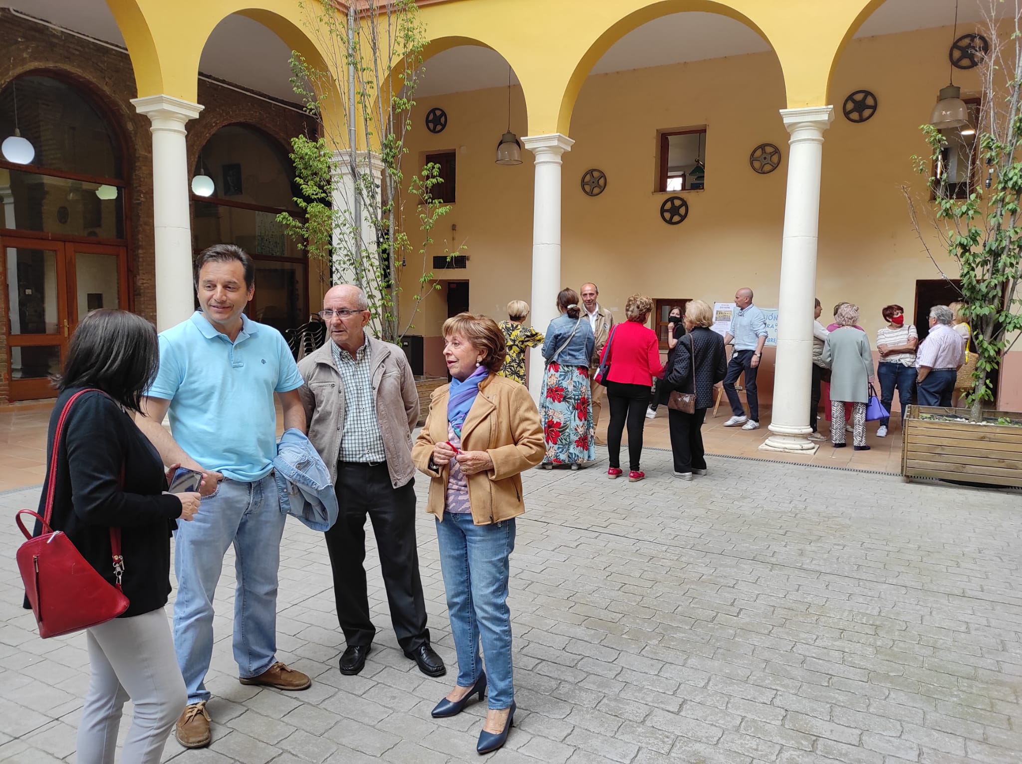 Los alumnos de la Escuela de Pintura del Recreo exponen en el Patio de su sede social en San Marcelo