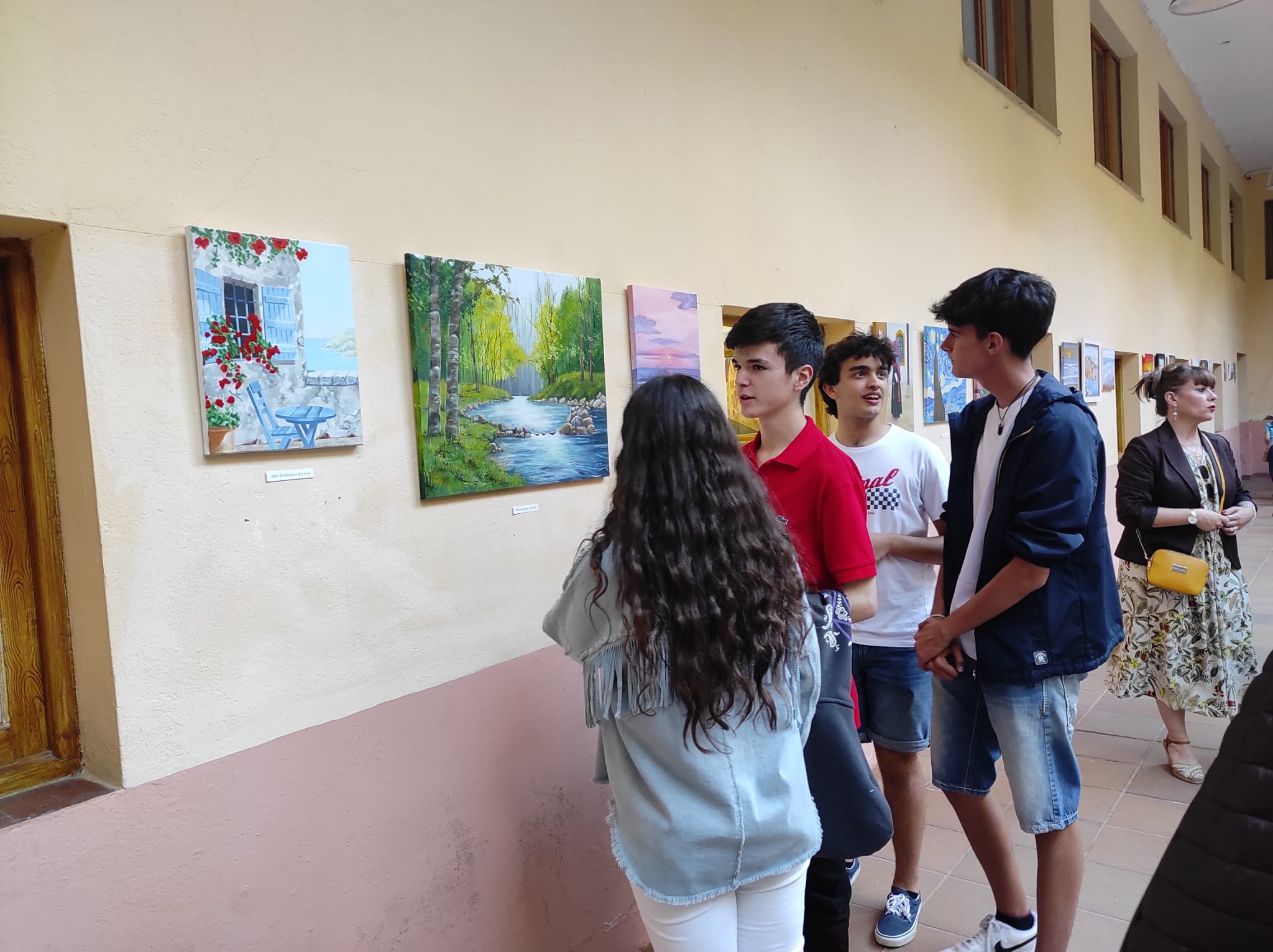 Los alumnos de la Escuela de Pintura del Recreo exponen en el Patio de su sede social en San Marcelo