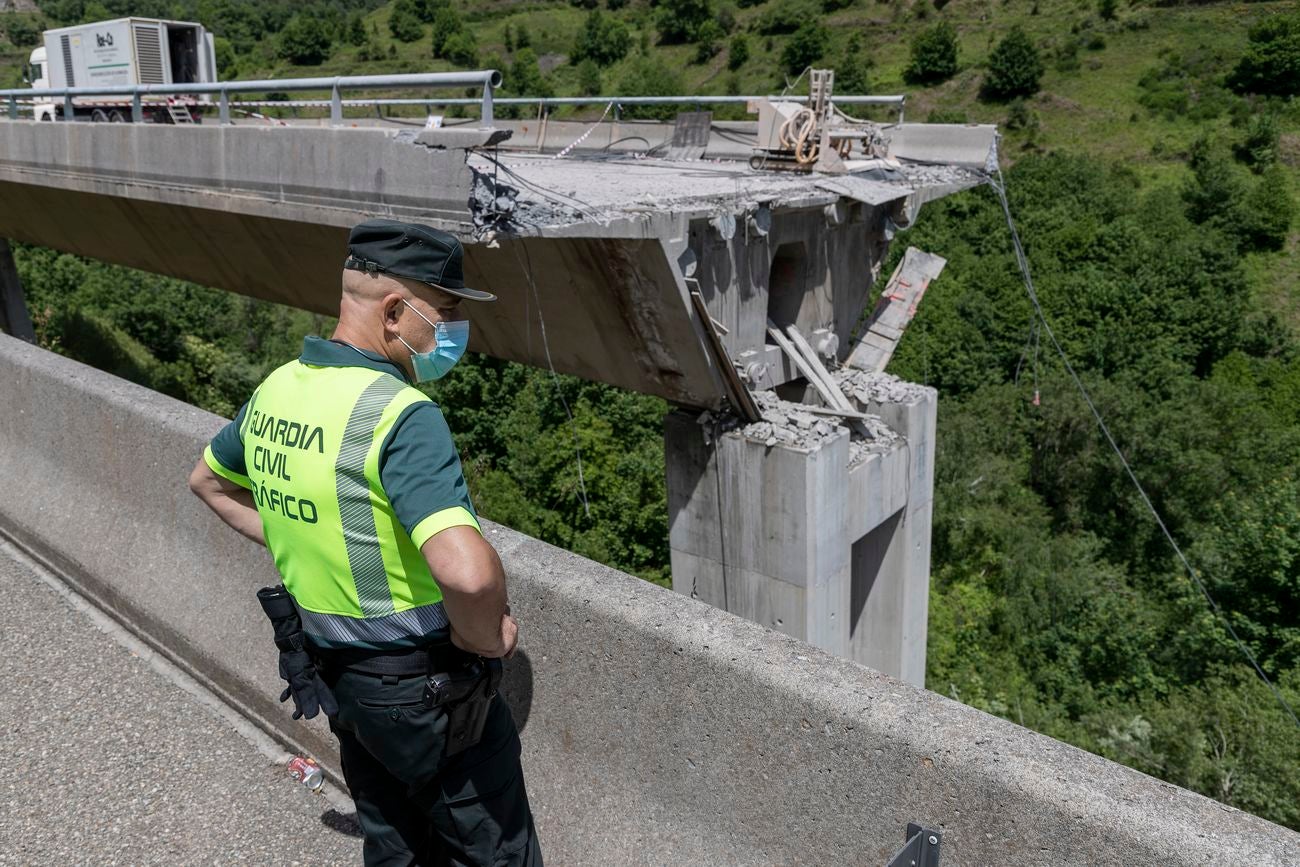 Derrumbe de parte del viaducto del Castro en el municipio de Vega de Valcarce.