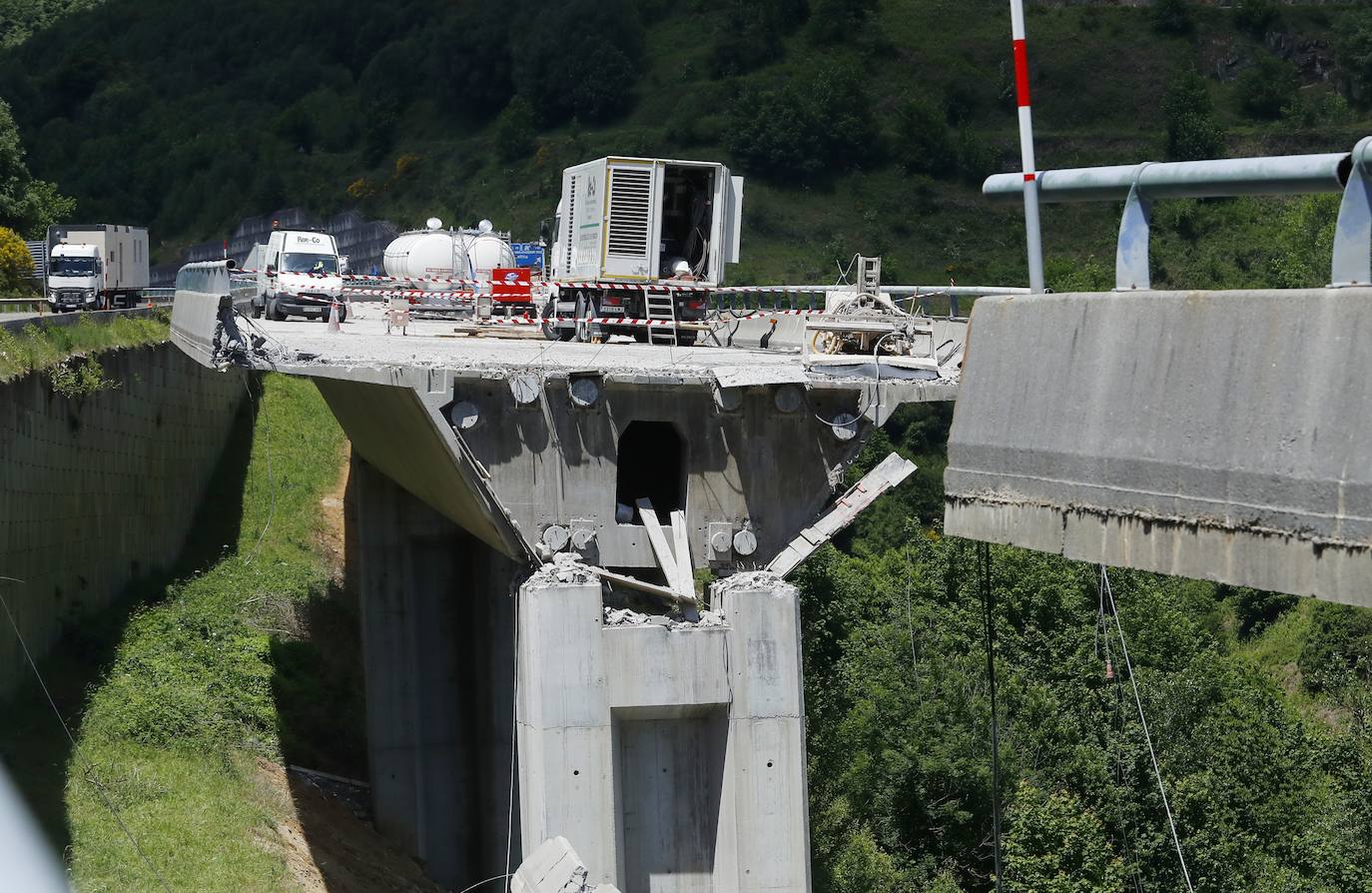 Derrumbe de parte del viaducto del Castro en el municipio de Vega de Valcarce.