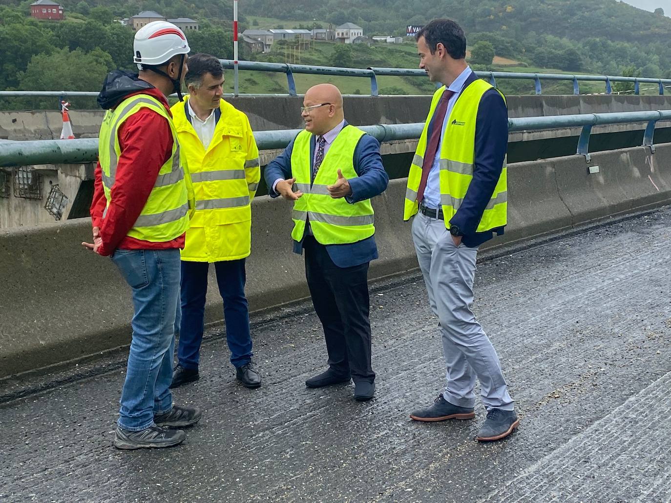 Derrumbe de parte del viaducto del Castro en el municipio de Vega de Valcarce.