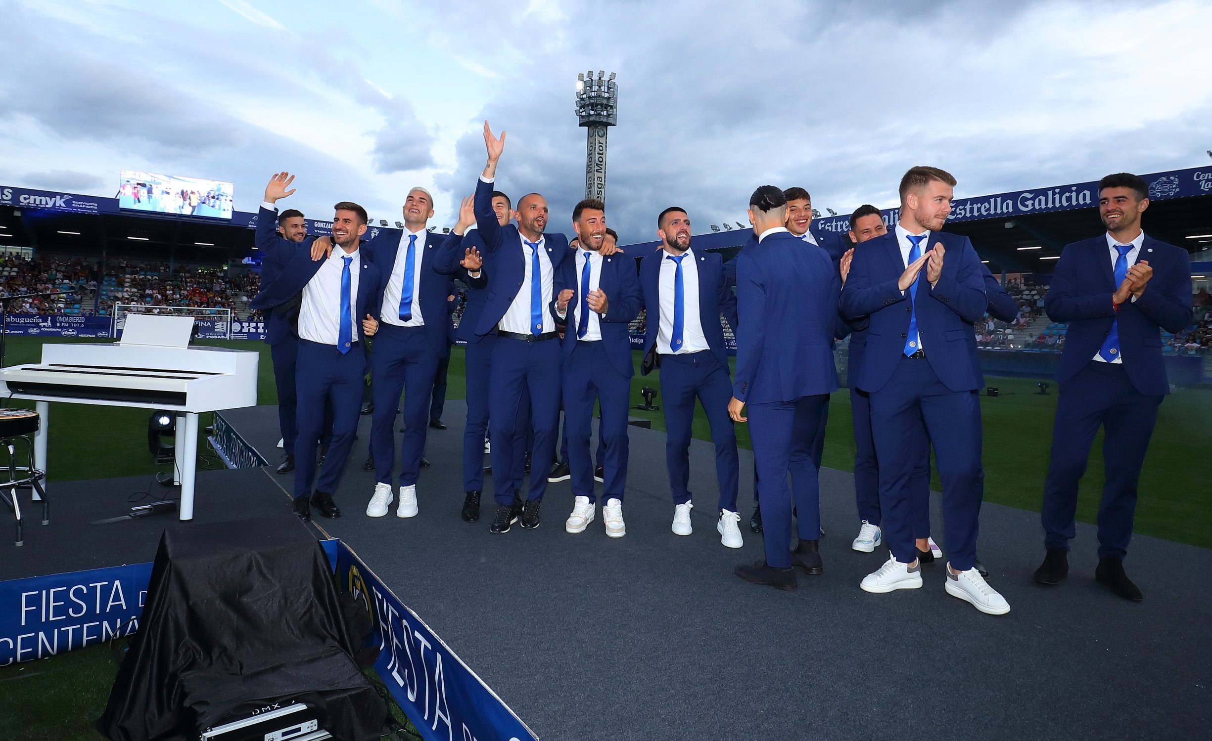 La SD Ponferradina celebra una gran fiesta en el estadio de El Toralín para conmemorar sus cien años de vida. 