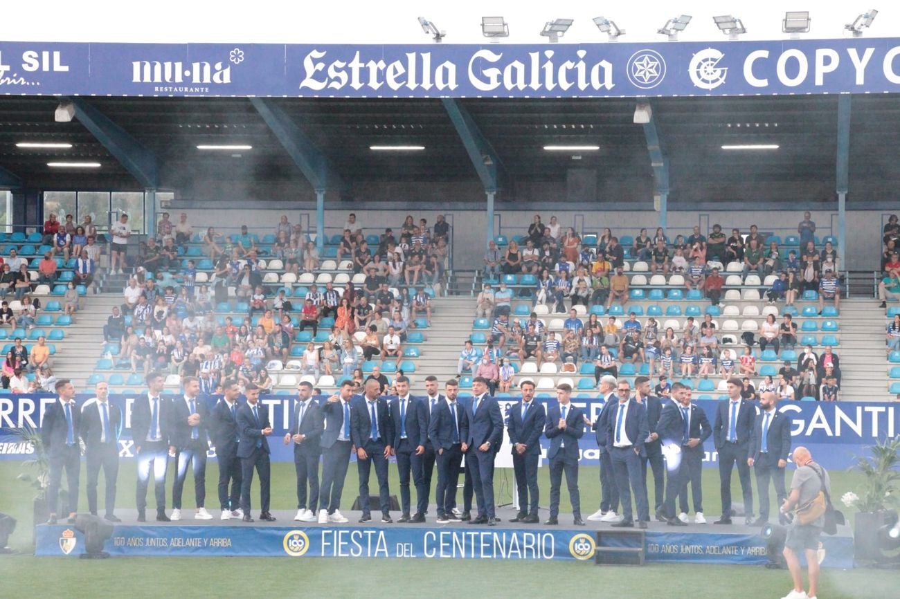 La SD Ponferradina celebra una gran fiesta en el estadio de El Toralín para conmemorar sus cien años de vida. 