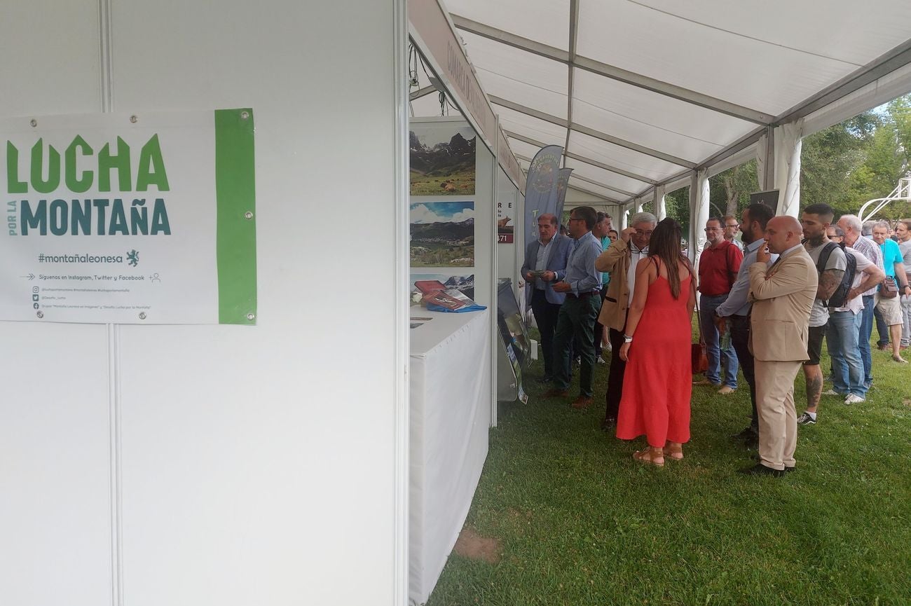 Boñar muestra lo mejor de la montaña leonesa en la 'IV Feria de la Montaña'. La Feria de la Montaña Leonesa vive su puesta de largo en una edición con tresjornadas y El Soto de Boñar como escenario. Los visitantes podrán disfrutar de una veintena de actividades y 17 expositores. 