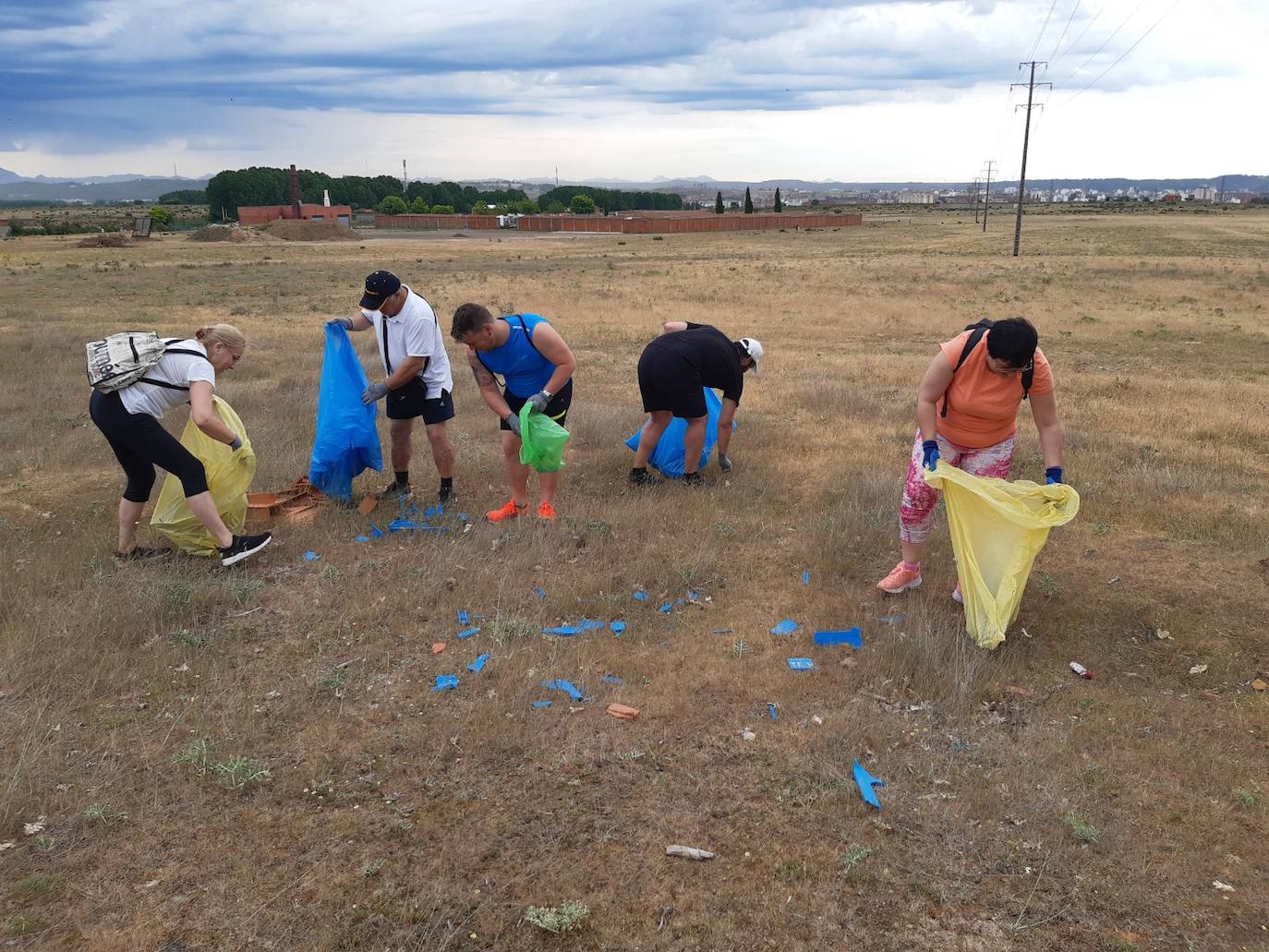 La alcaldesa de San Andrés del Rabanedo, Camino Cabañas, y el concejal de Medio Ambiente, Manuel Ángel García Aller se suman a la campaña.