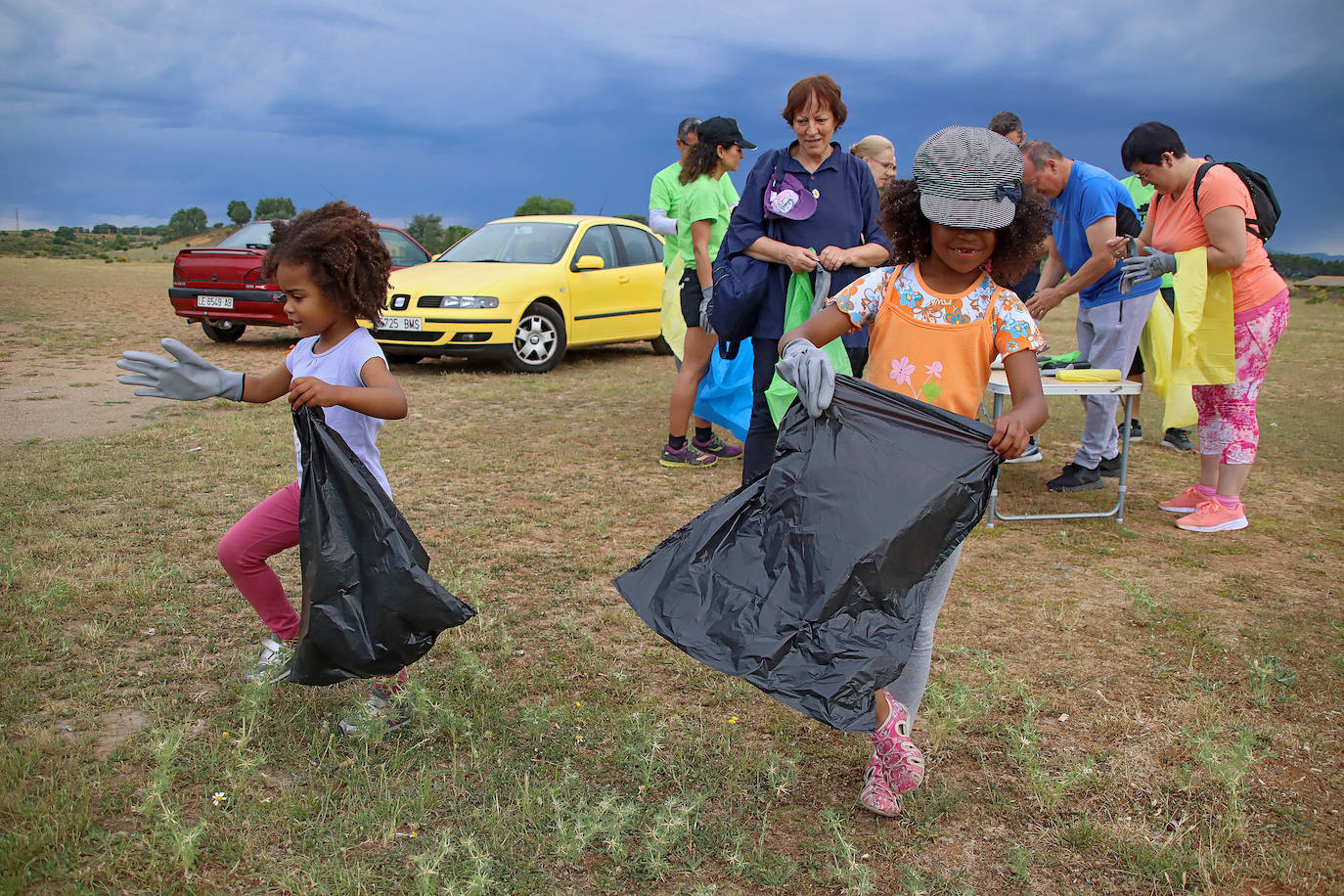 La alcaldesa de San Andrés del Rabanedo, Camino Cabañas, y el concejal de Medio Ambiente, Manuel Ángel García Aller se suman a la campaña.