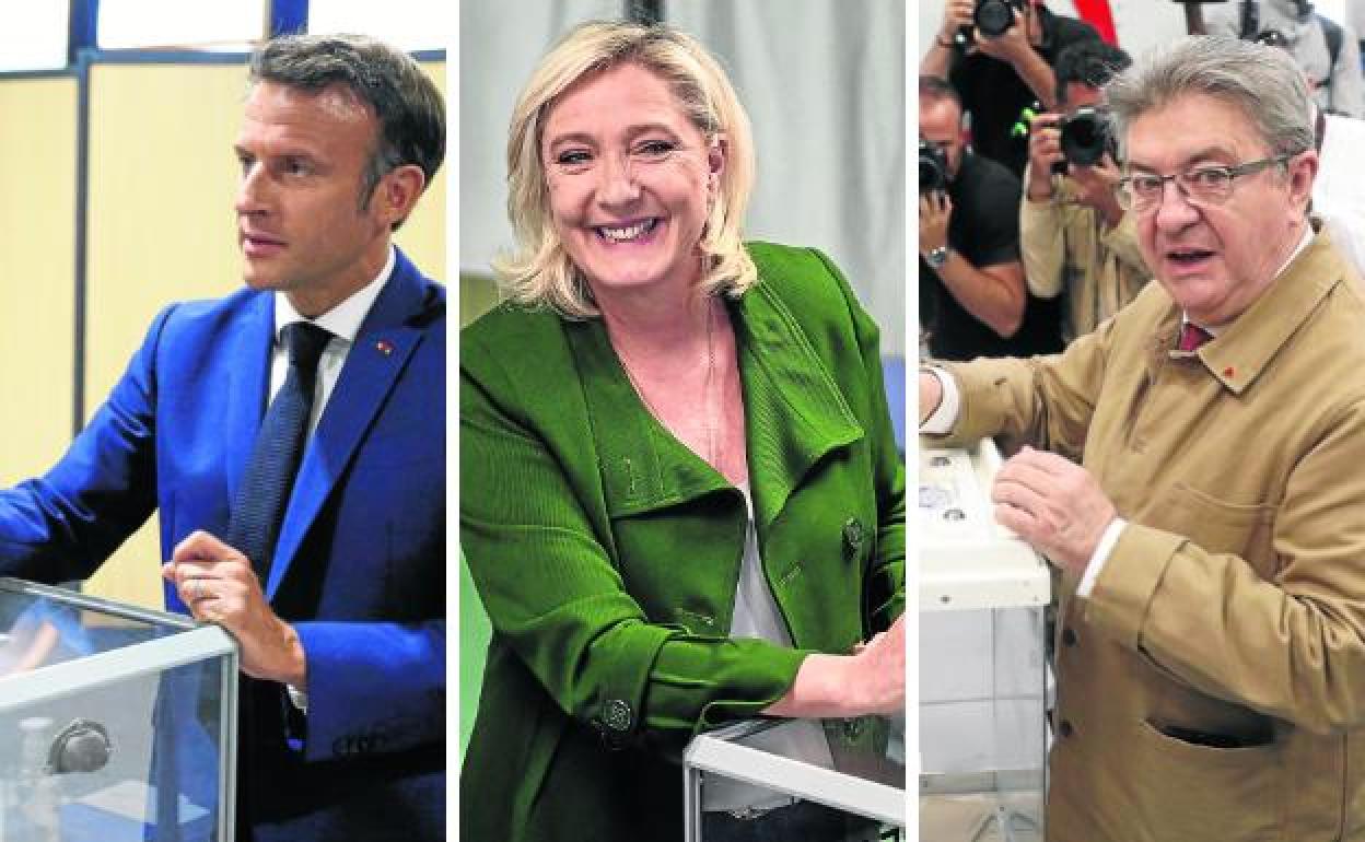 Macron, Le Pen y Melenchon depositan su voto en la urna.