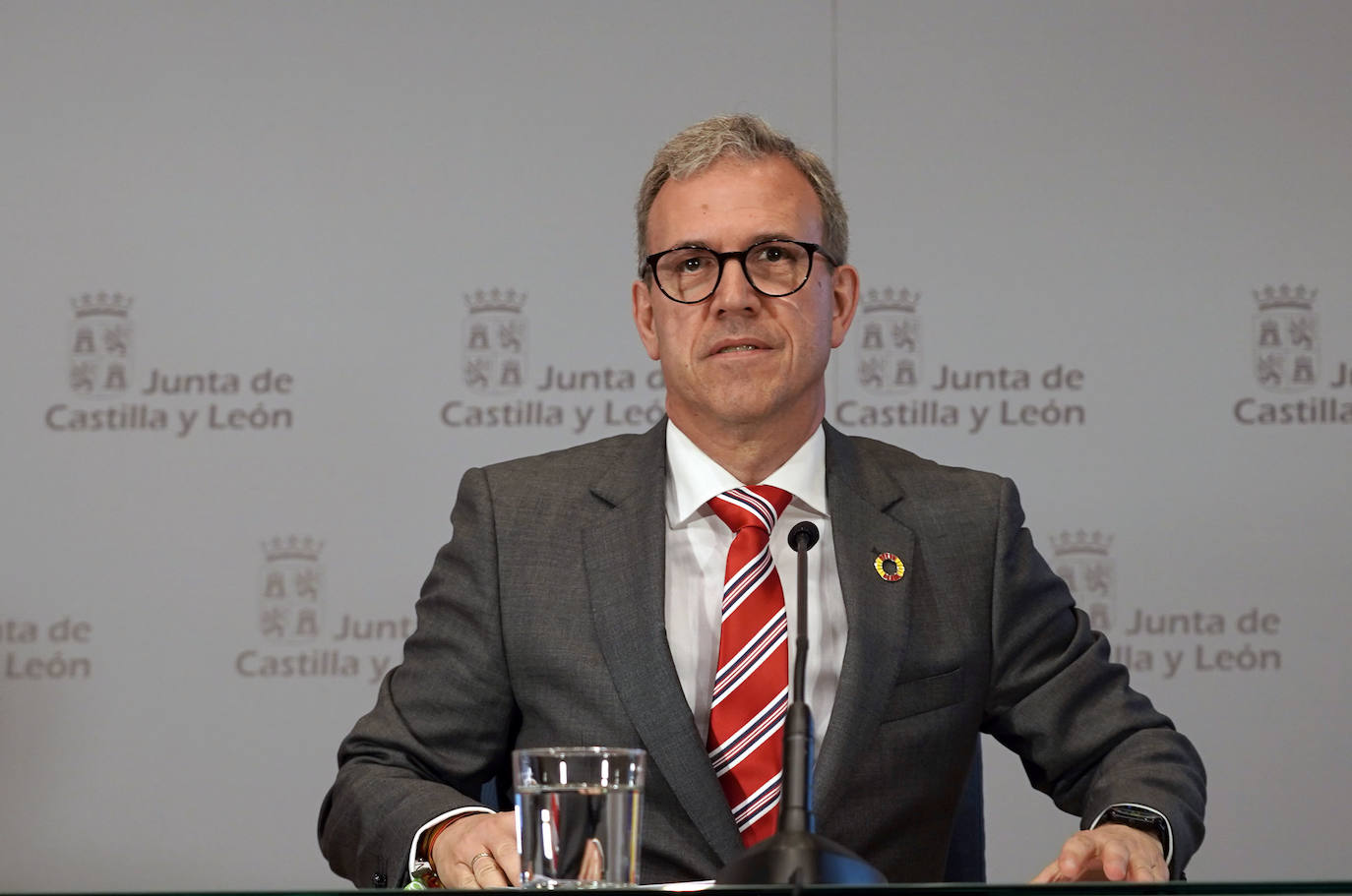 El vicepresidente de la Junta de Castilla y León, Juan García-Gallardo, y el consejero de Industria, Comercio y Empleo, Mariano Veganzones, comparecen en relación con la acción del Gobierno.