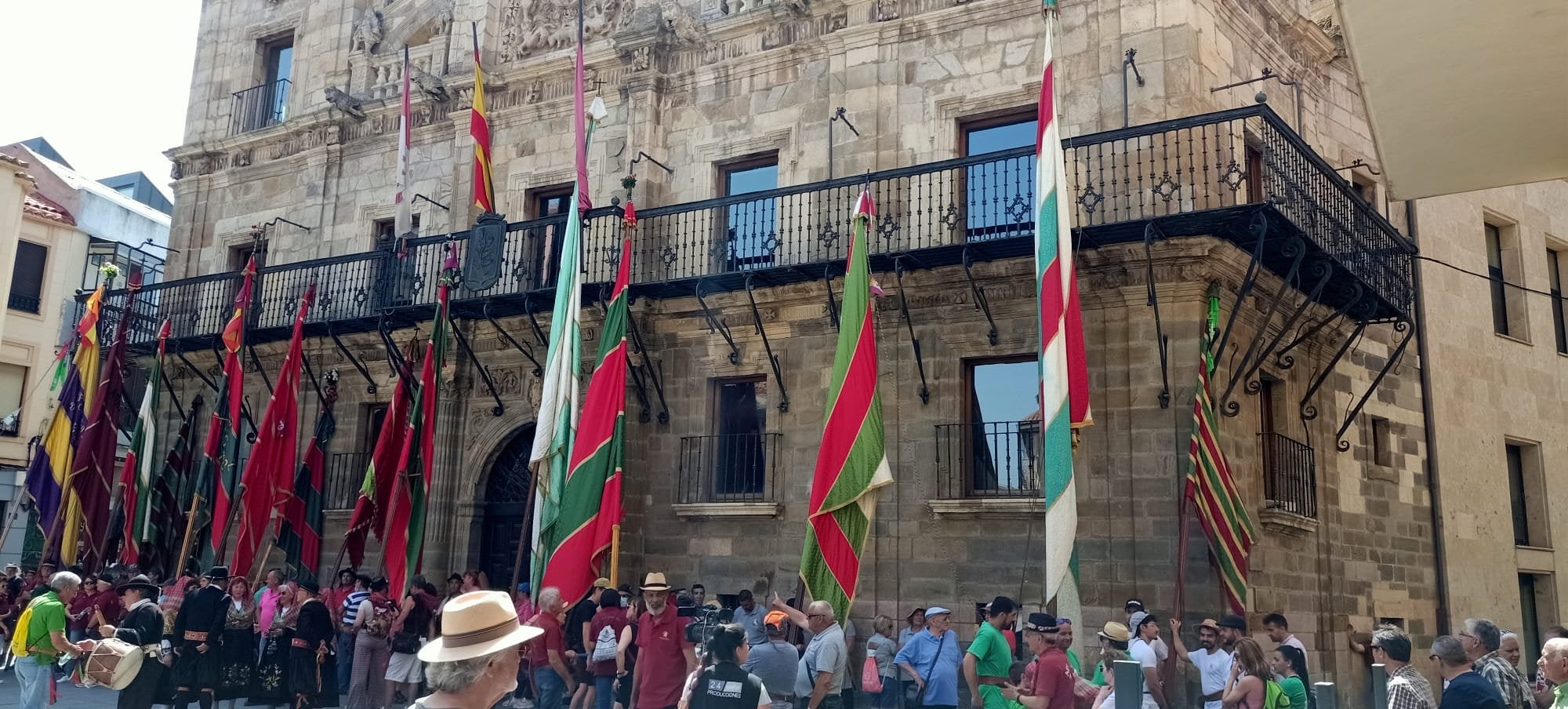 La iniciativa 'Pendones concejiles en los Caminos de Santiago del viejo Reino de León' 