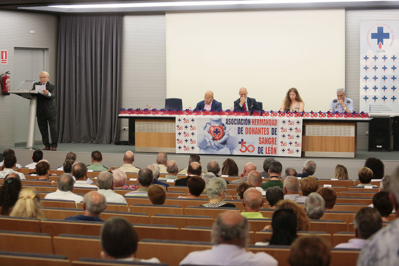 León aplaude la labor desinteresada durante 50 años de la Hermandad de Donantes de Sangre.