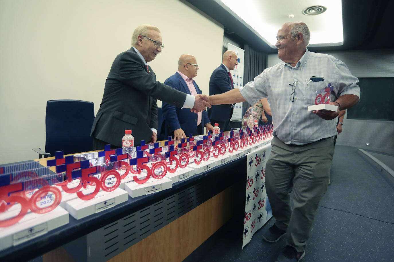 León aplaude la labor desinteresada durante 50 años de la Hermandad de Donantes de Sangre.