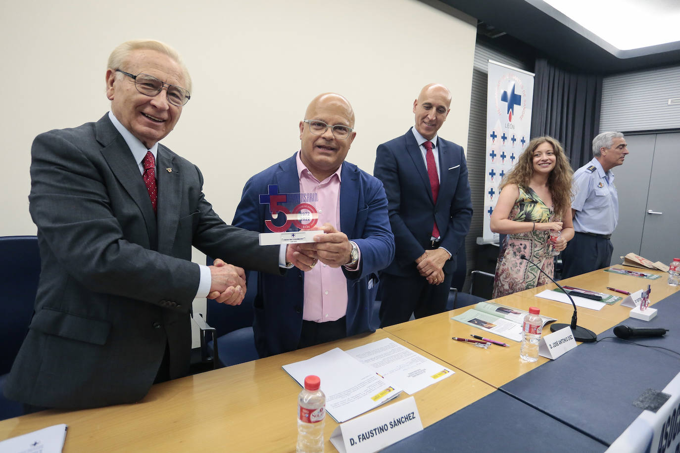 León aplaude la labor desinteresada durante 50 años de la Hermandad de Donantes de Sangre.