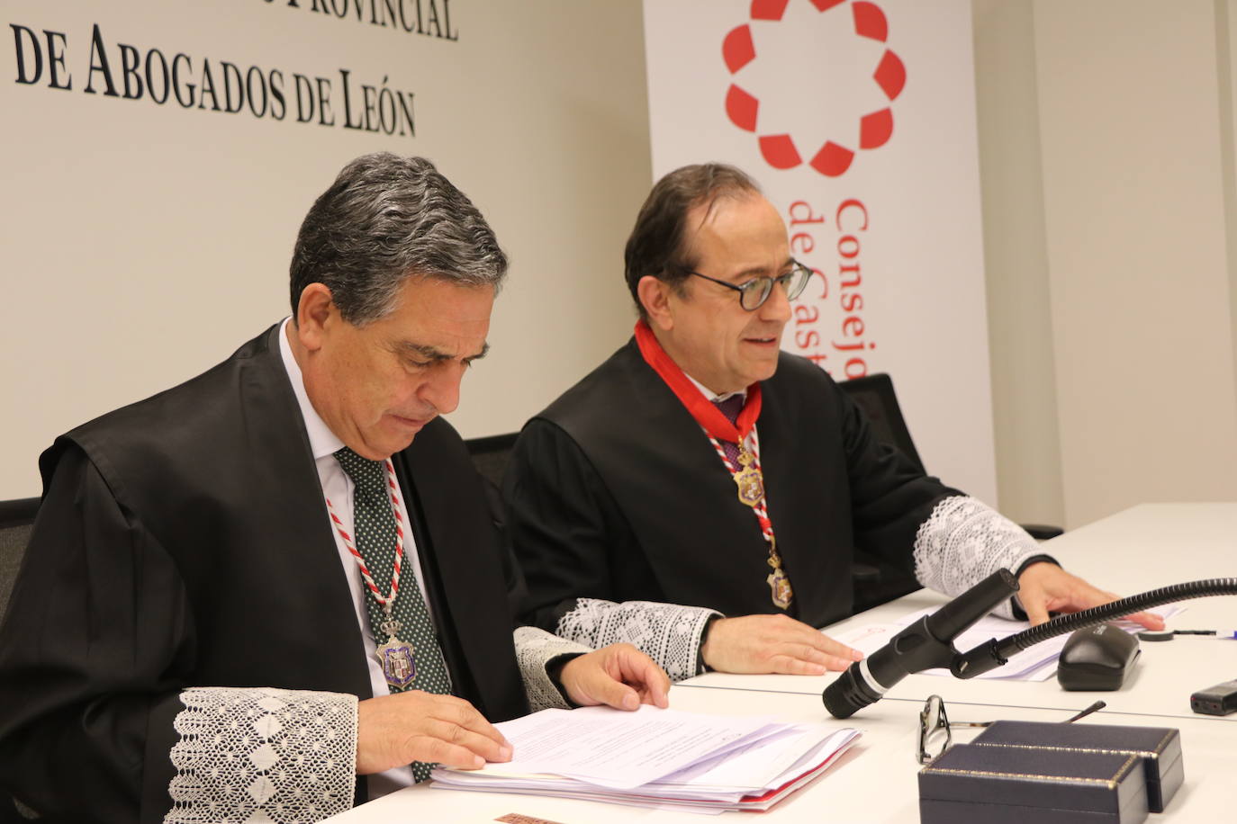 La sesión plenaria realizada por el Consejo de la Abogacía de Castilla y León en el Colegio de Abogados de León.