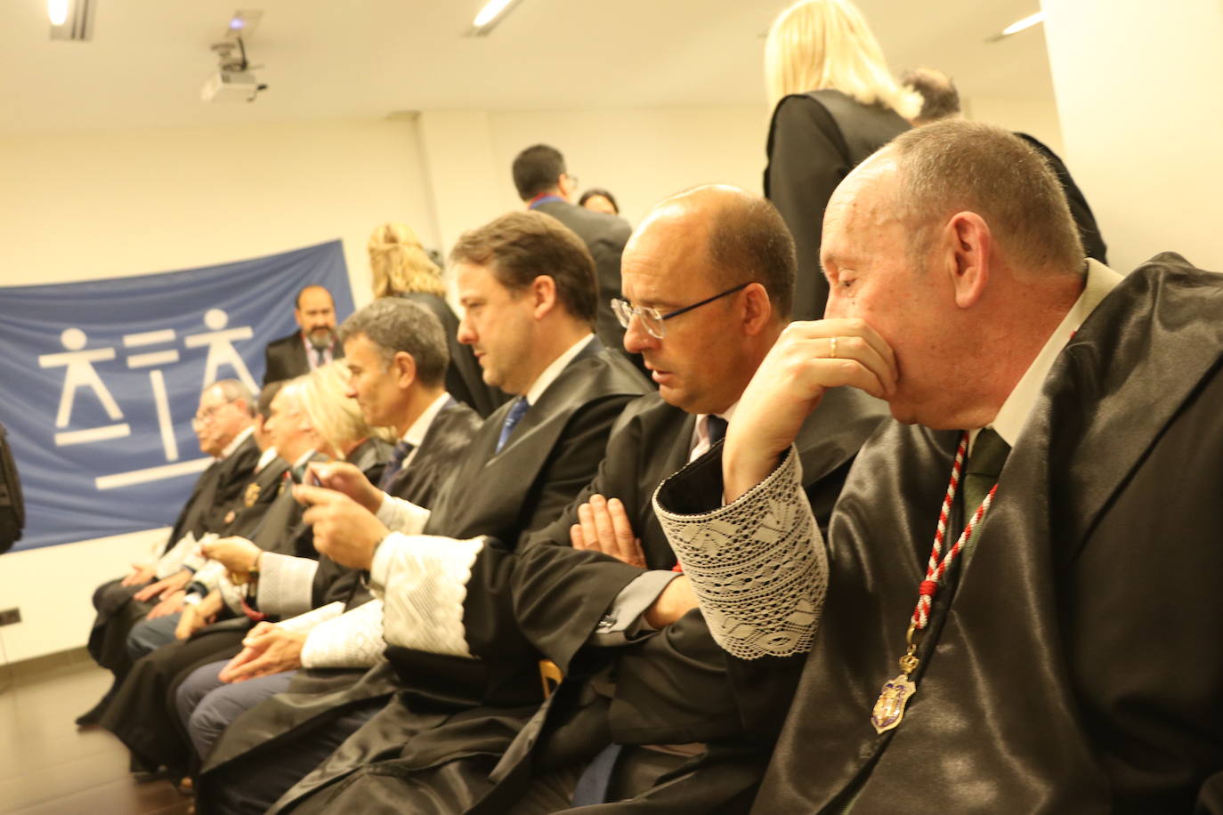 La sesión plenaria realizada por el Consejo de la Abogacía de Castilla y León en el Colegio de Abogados de León.