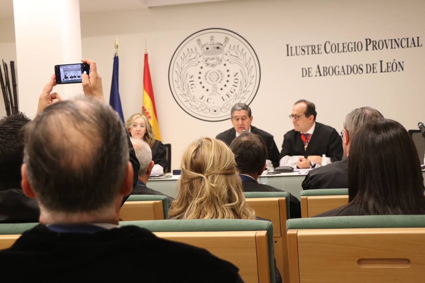 La sesión plenaria realizada por el Consejo de la Abogacía de Castilla y León en el Colegio de Abogados de León.