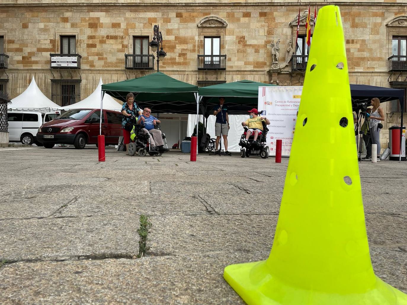 La actividad de Eslalom correpondiente a la Semana de la Discapacidad de León.