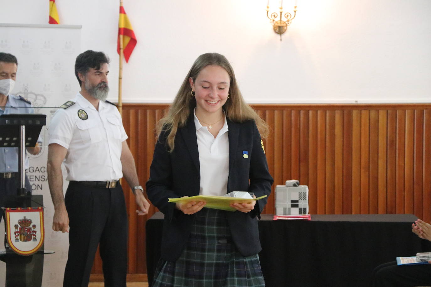 La Subdelegació nde Defensa acoge la entrega de premios de la IX edición del concurso literario escolar 'Carta a un Militar Español' | El jurado reconoce la «emoción y calidad literaria» de las cinco cartas premiadas de alumnas de institutos de la provincia 