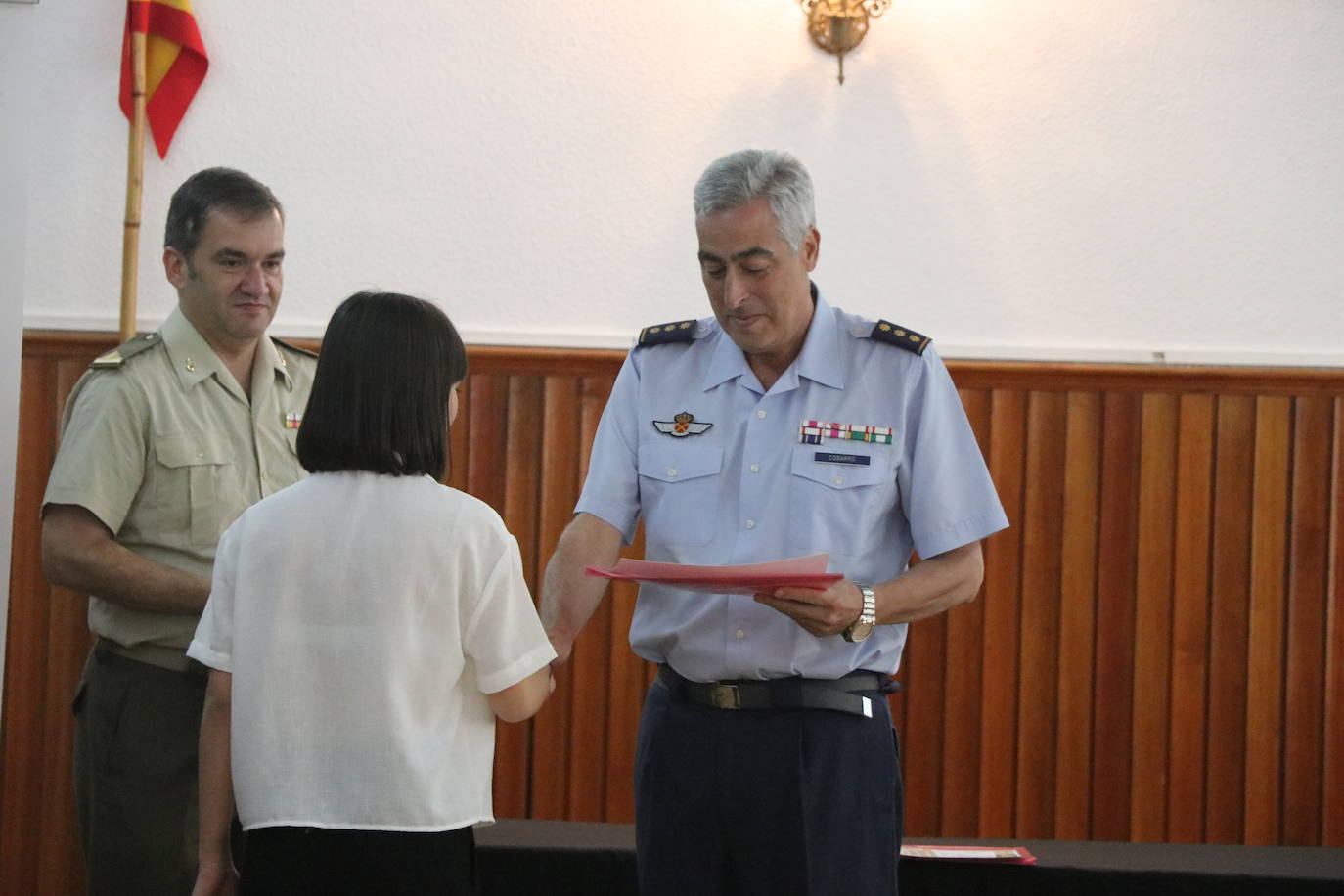 La Subdelegació nde Defensa acoge la entrega de premios de la IX edición del concurso literario escolar 'Carta a un Militar Español' | El jurado reconoce la «emoción y calidad literaria» de las cinco cartas premiadas de alumnas de institutos de la provincia 