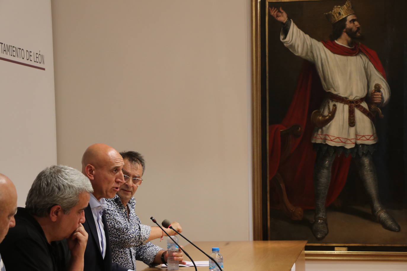 Los representantes han analizado cuál es la situación actual del futuro leonés después de la segunda manifestación multitudinaria en la que se reivindicaba un futuro para la provincia. 