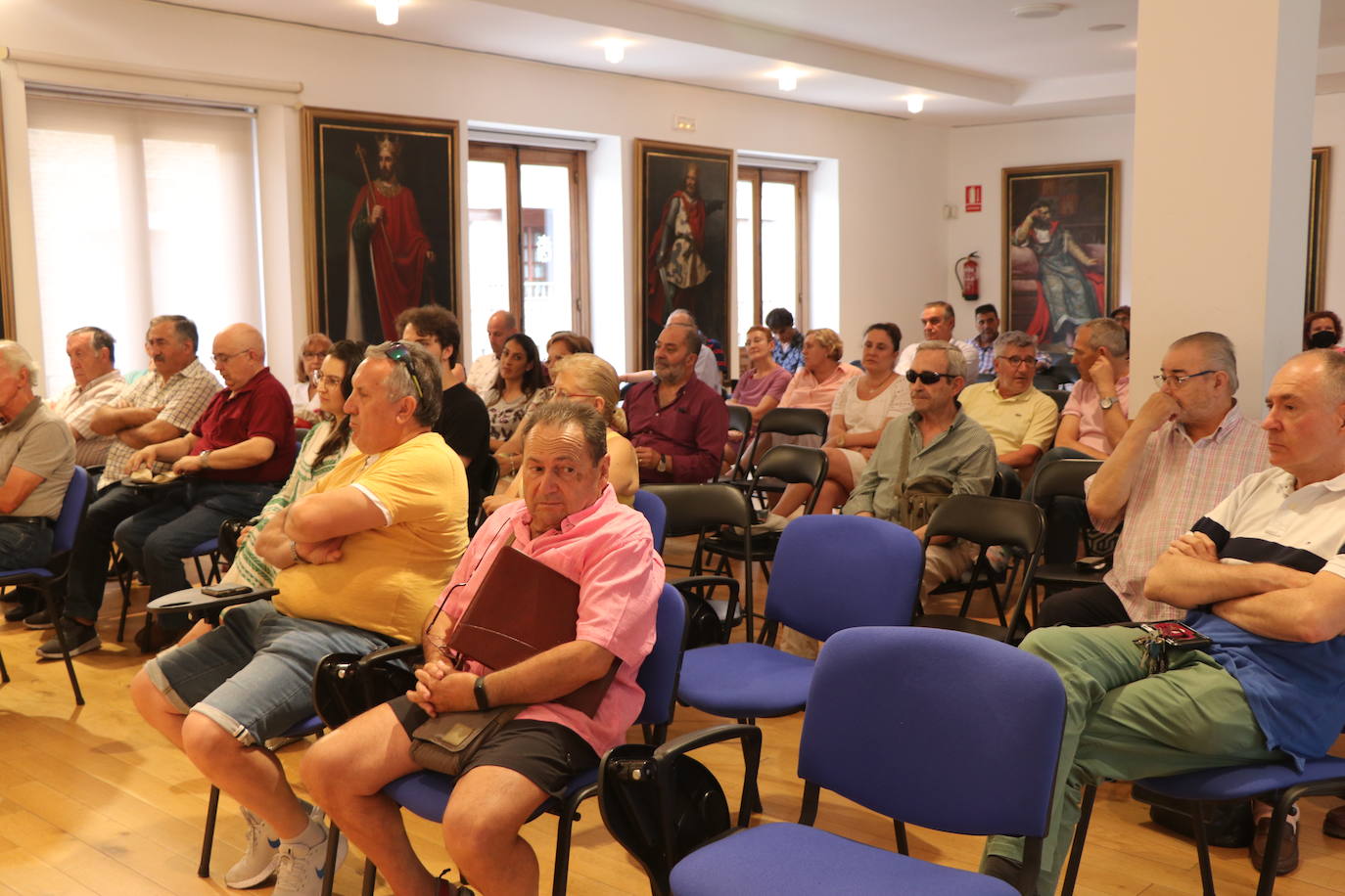 Los representantes han analizado cuál es la situación actual del futuro leonés después de la segunda manifestación multitudinaria en la que se reivindicaba un futuro para la provincia. 