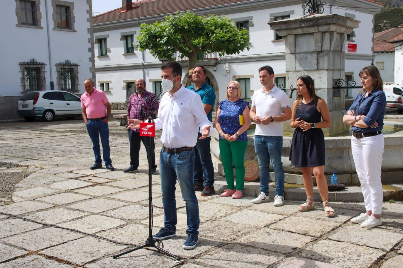 Tudanca visitando el municipio leonés de Villamanín. 