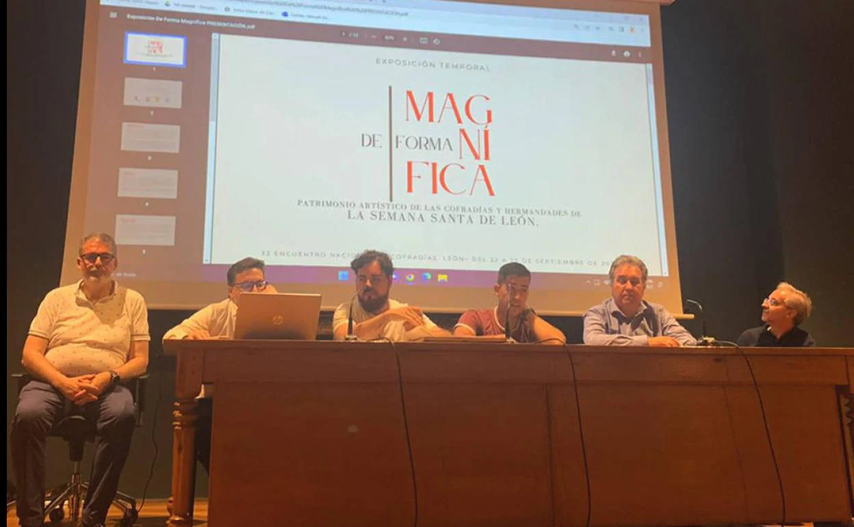 Reunión del comité organizador para crear la exposición 'De forma magnífica'.