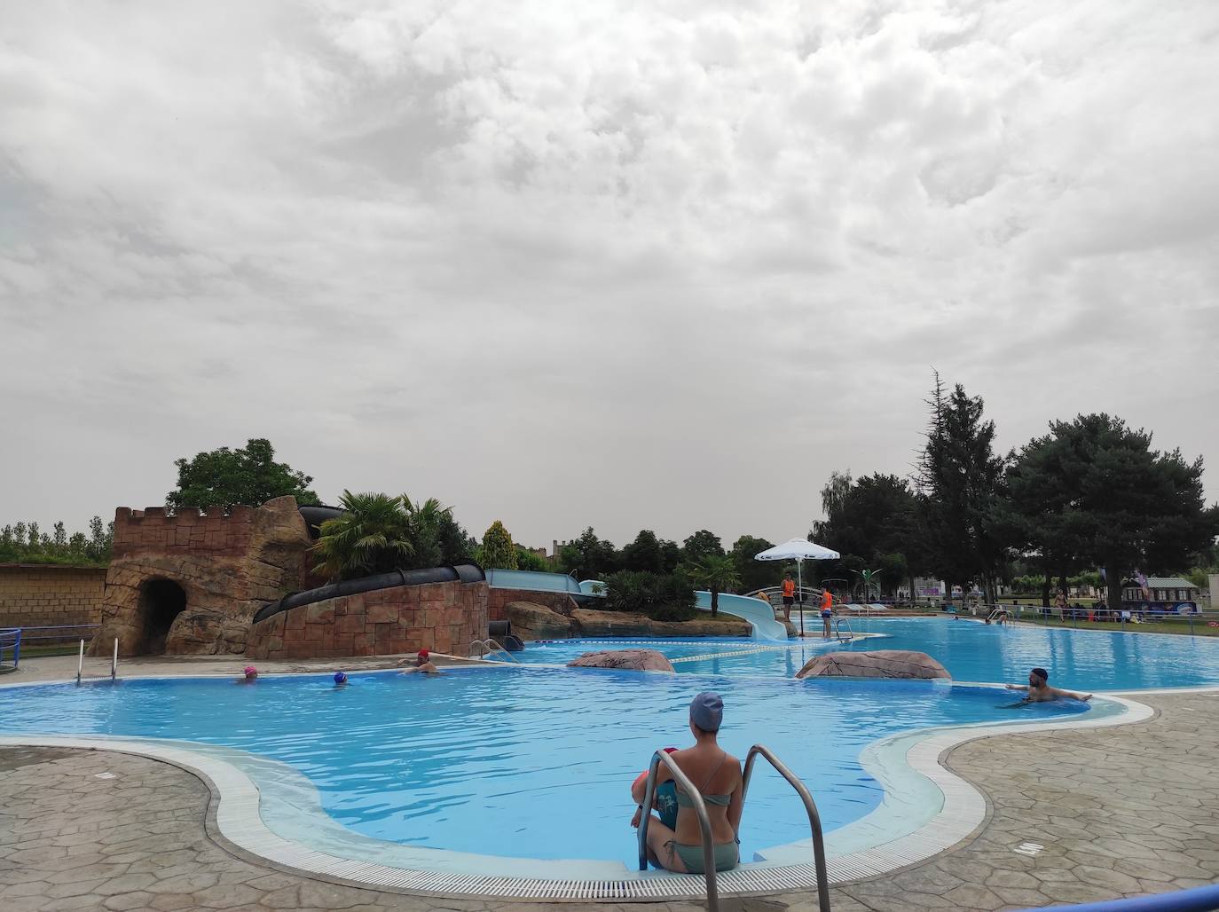 Se encuentran a pleno rendimiento apar acoger a cientos de visitantes que quieran disfrutar del agua para pasar el intenso calor.