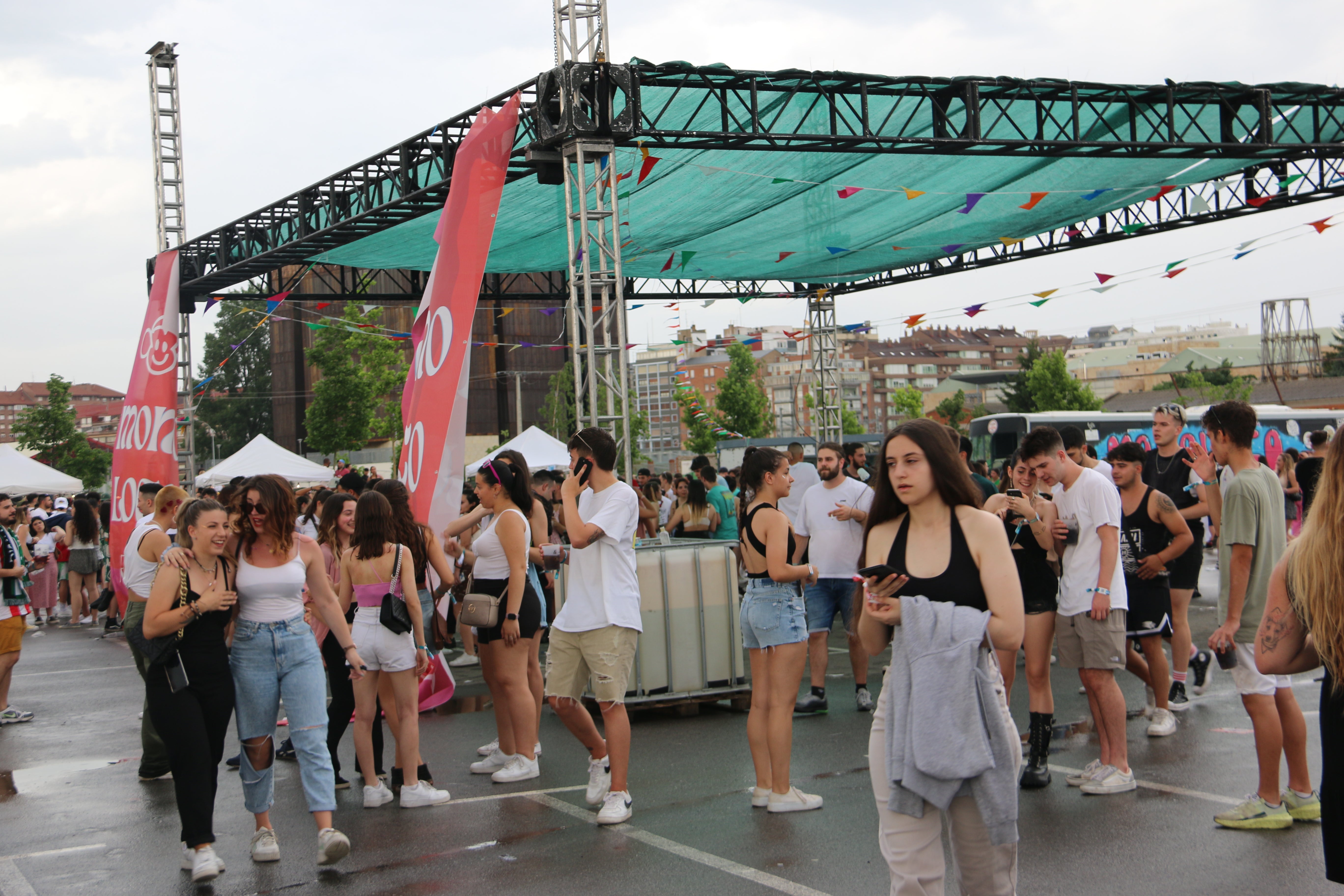 El Monoloco Fest acoge una segunda edición con casi 8.000 jóvenes congregados en el Palacio de exposiciones de León. 